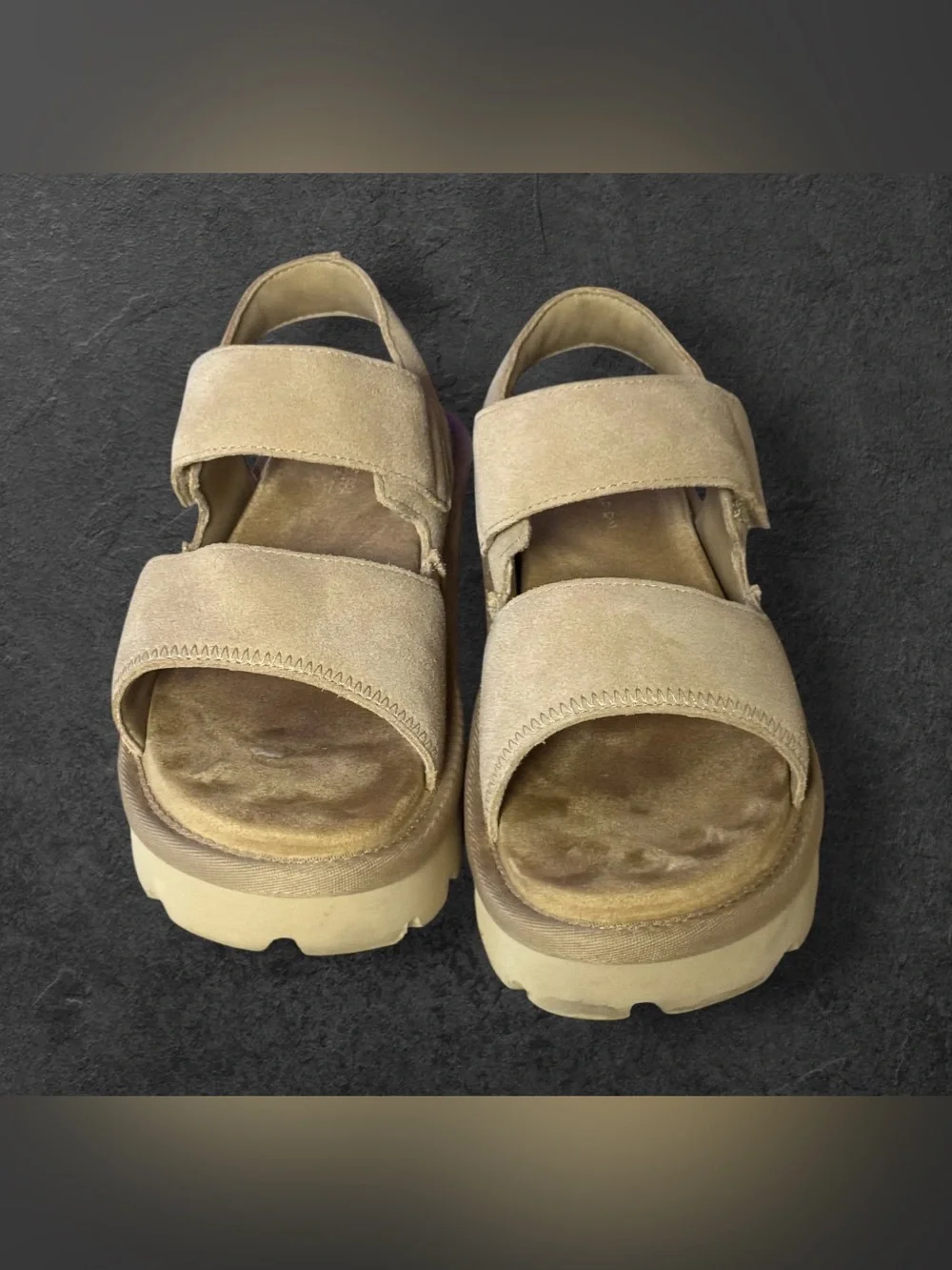 Koolaburra by UGG Tizz Suede Platform Sandals in a neutral  beige  SZ 8